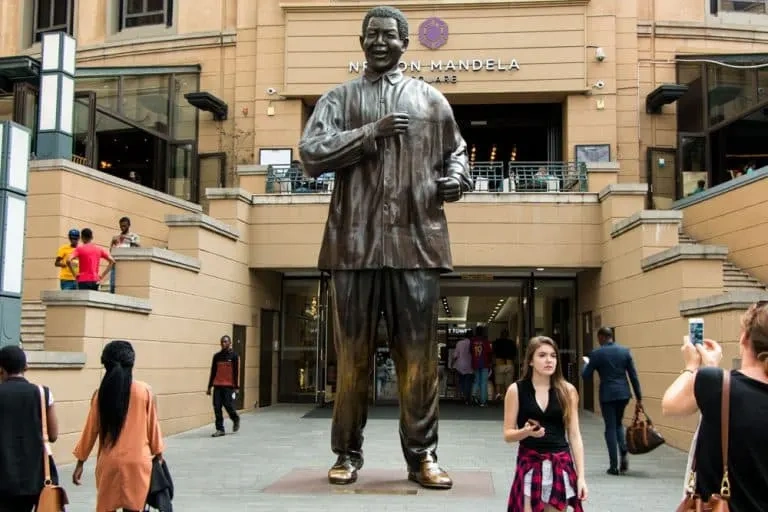 4-Nelson-Mandela-Square-Johannesburg-South-Africa-Golden-City-768×512-1